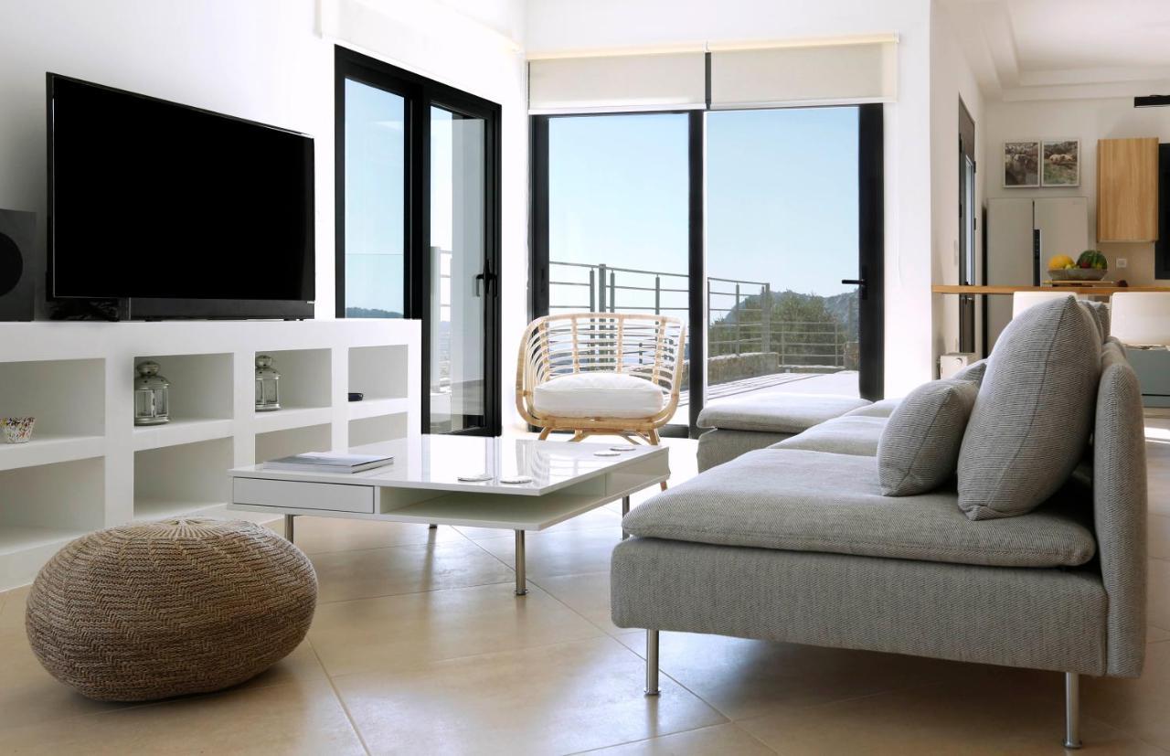 Aires Villa Vrachasi