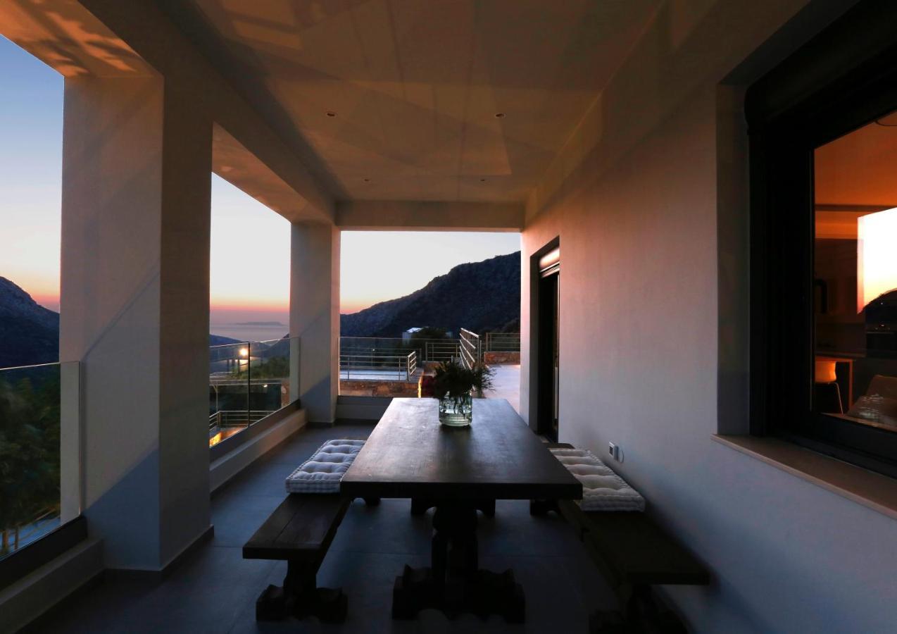 Aires Villa Vrachasi